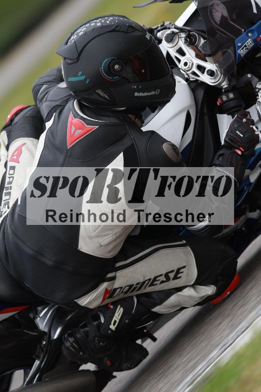 Archiv-2022/13 25.04.2022 Plüss Moto Sport ADR/Freies Fahren/backside